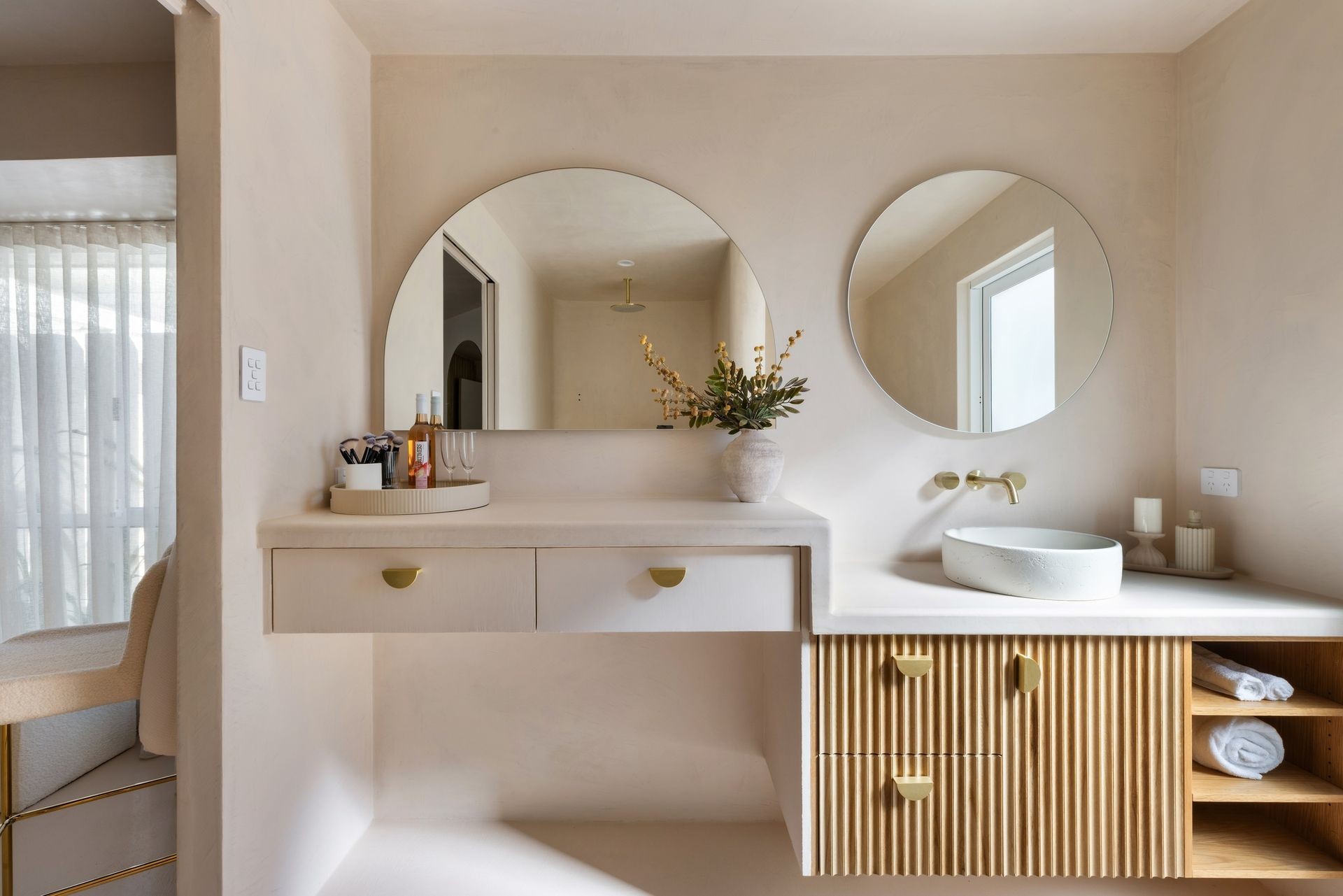 FLOATING VANITY DESIGN. ROUND MIRRORS. LUXURY BATHROOM STYLE.